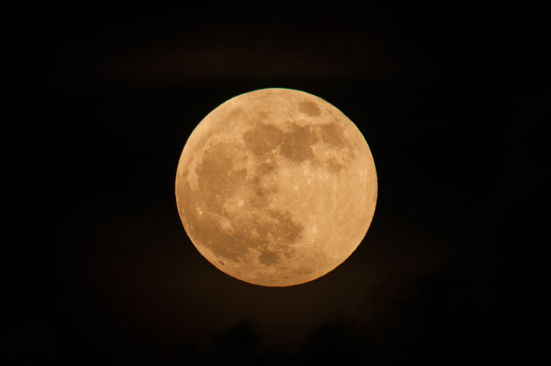 Luna antes del inicio del eclipse lunar
