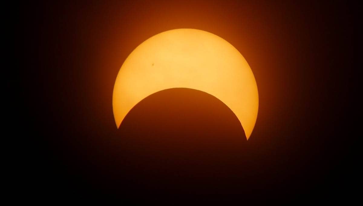 Simulación del eclipse solar visible desde Santo Domingo
